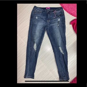 BRAND NEW ripped jeans